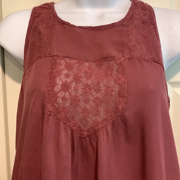 Sleeveless Top - Picture 2 of 5